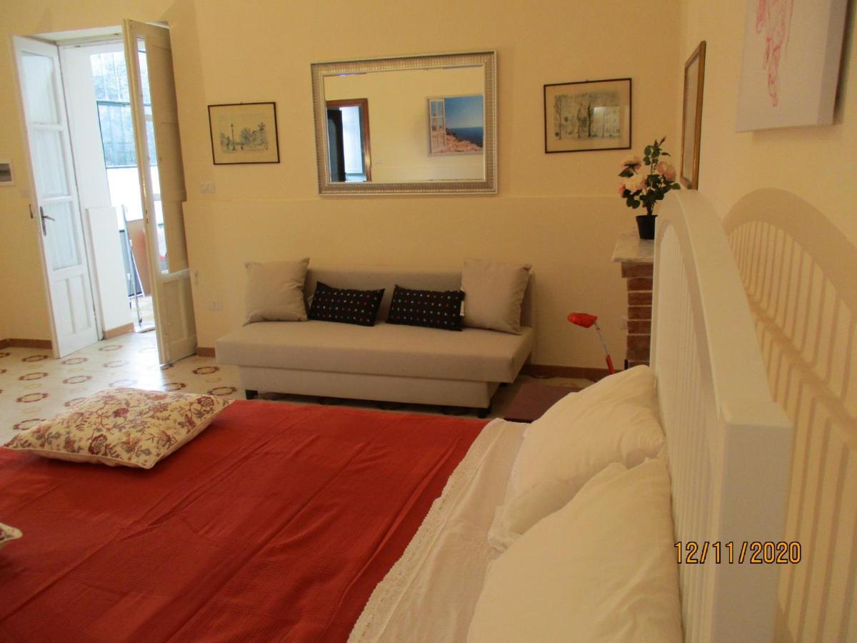 Resort Giardino Degli Aranci - Casa Lisca Барониси Екстериор снимка