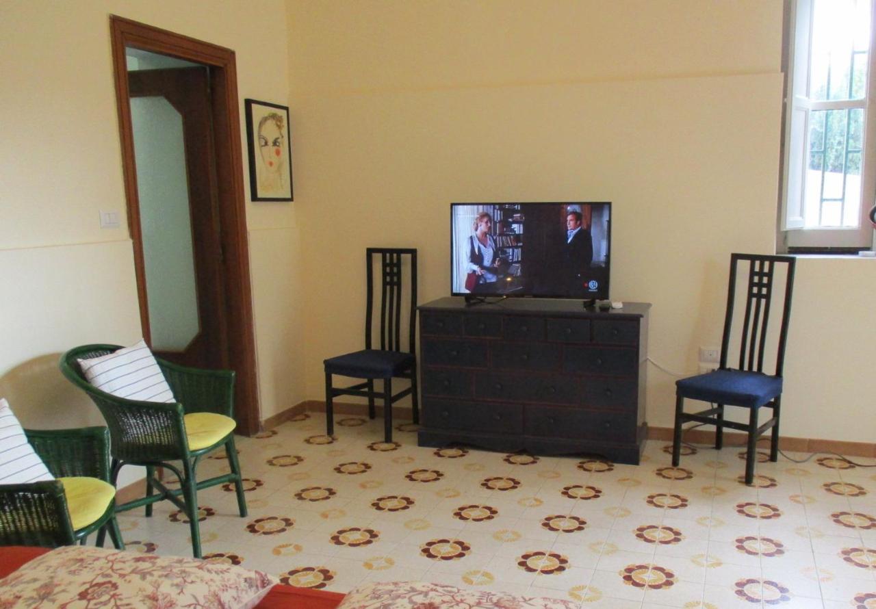 Resort Giardino Degli Aranci - Casa Lisca Барониси Екстериор снимка